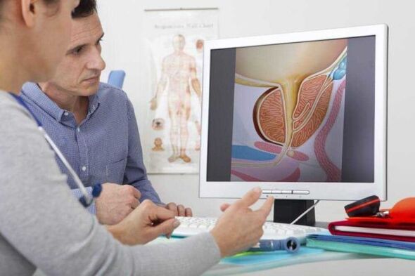 ārsts konsultē pacientu par prostatīta jautājumu