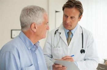 Pacients ar prostatītu urologa konsultācijā